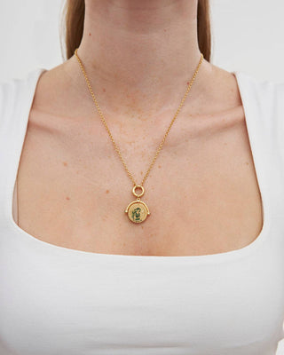 Maagd Sterrenbeeldketting van Fable England - munt- en spinnerhanger in detail