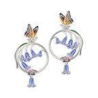 Bluebell & Butterfly Creolen van Bill Skinner - zilveren hoepeloorbellen met handgeschilderde boshyacinten en vlinder