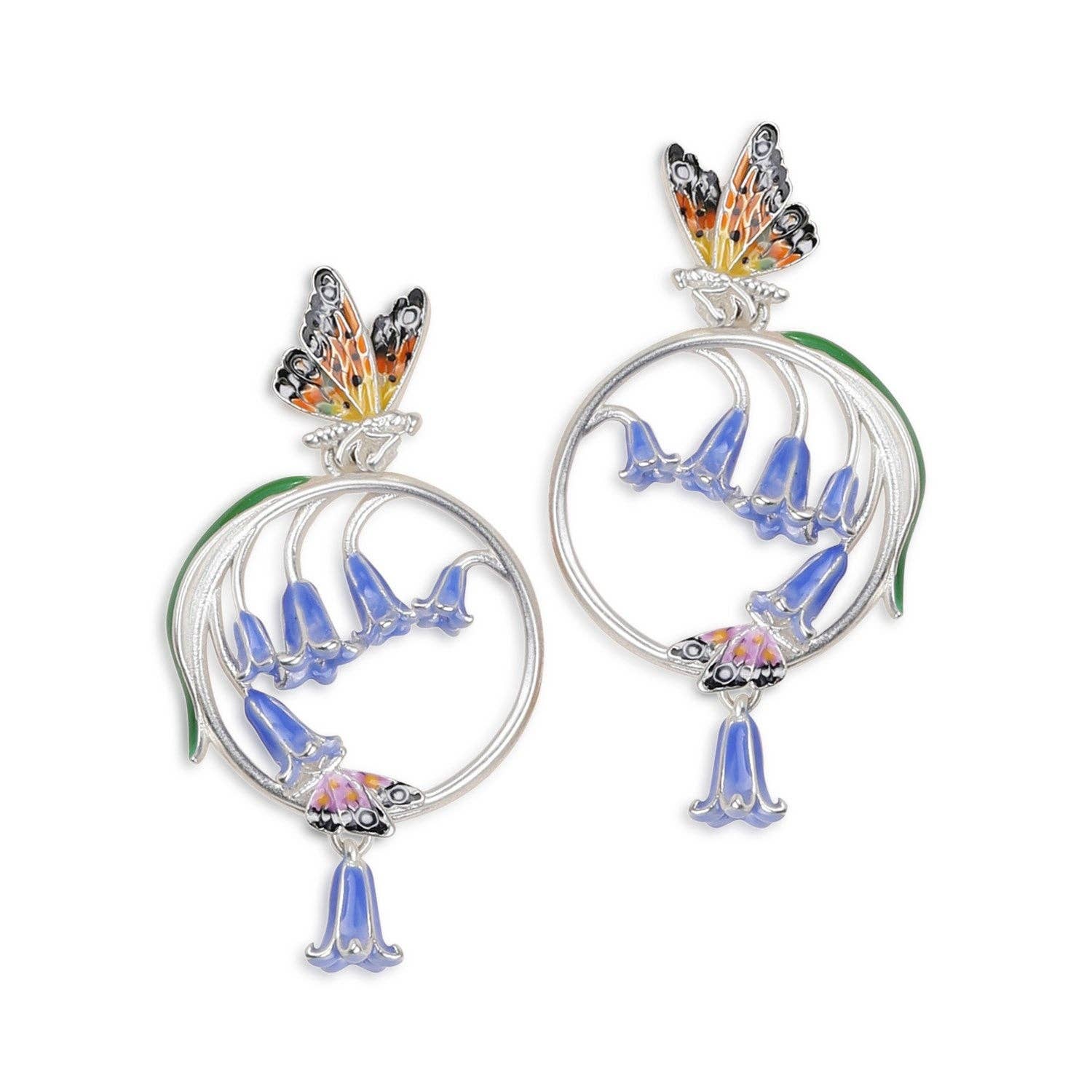 Bluebell & Butterfly Creolen van Bill Skinner - zilveren hoepeloorbellen met handgeschilderde boshyacinten en vlinder