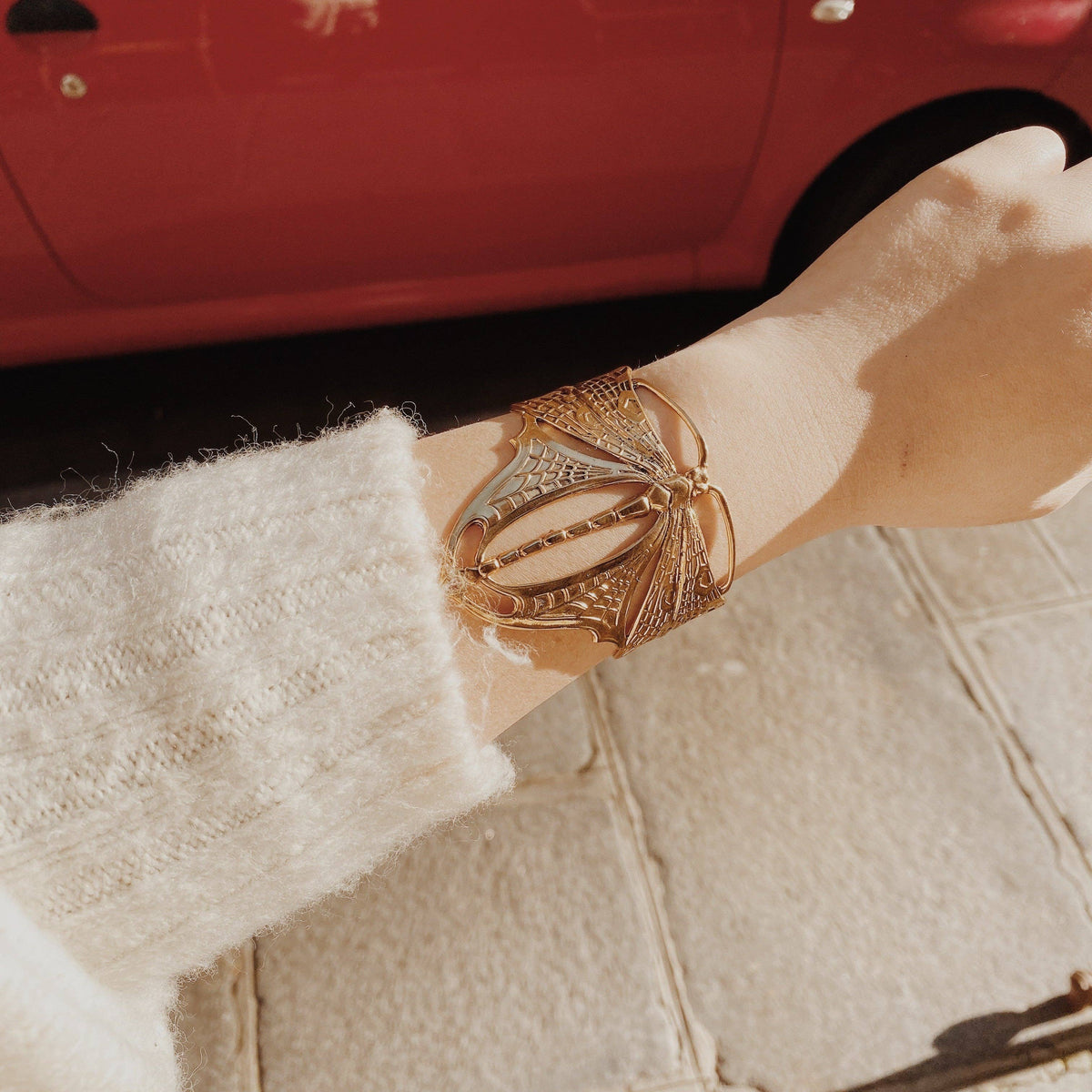 Gouden Vliegende Libelle Armband – Lotta Djossou Paris