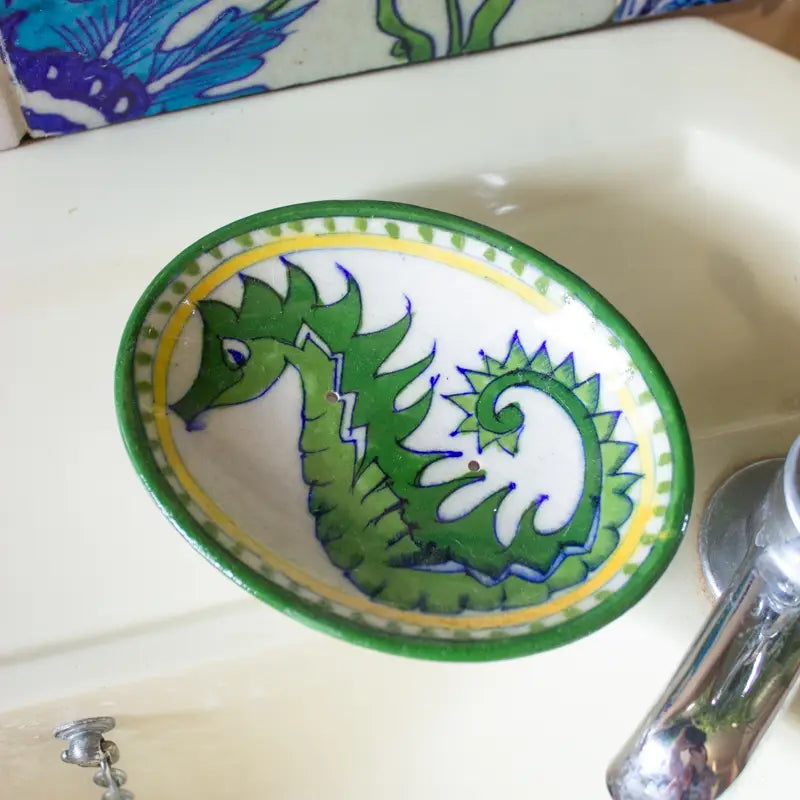 Handgemaakt keramieken zeepbakje Seahorse met mediterraan zeepaarddesign uit India