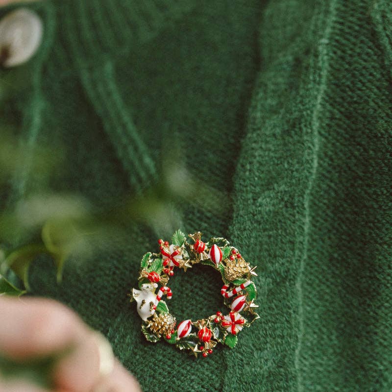 Broche met kerstkrans en muis - Bill Skinner