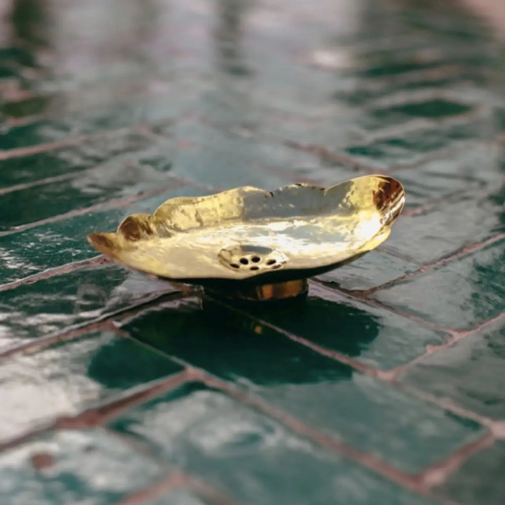 Schelpvormig messing schaaltje voor natuurlijke zeep of sieraden