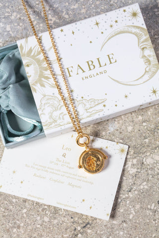Leeuw Sterrenbeeldketting van Fable England - draaibare talisman met karneool en oranje zirkonia